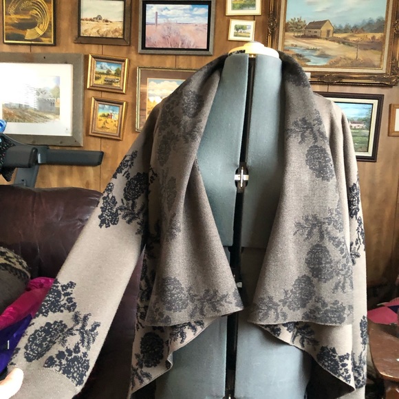 Renaur Sweater Wrap - Picture 4 of 7